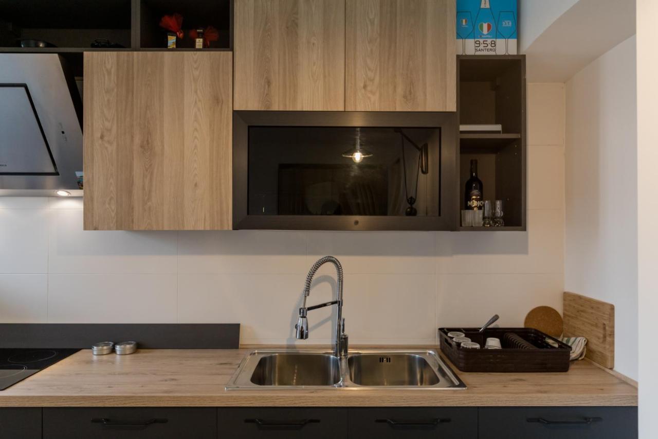 Ferienwohnung Exclusive Parking Flat X 4 Near Metro 1 Salvator Rosa Neapel Exterior foto